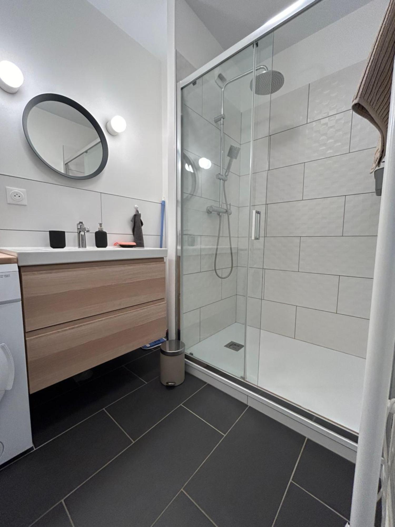Le Patio : Appartement Chic 3 Chambres Au Coeur De بو المظهر الخارجي الصورة