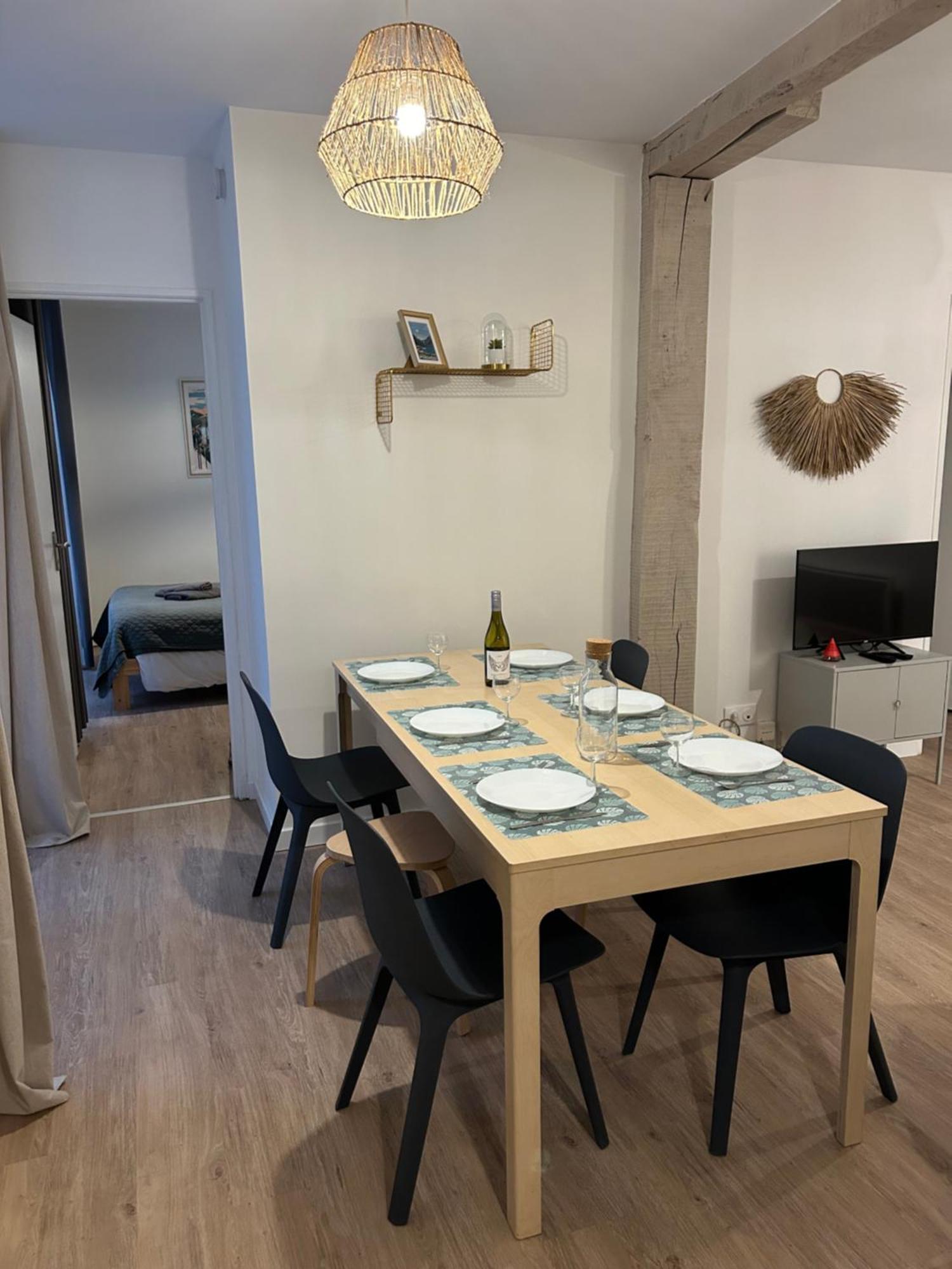 Le Patio : Appartement Chic 3 Chambres Au Coeur De بو المظهر الخارجي الصورة
