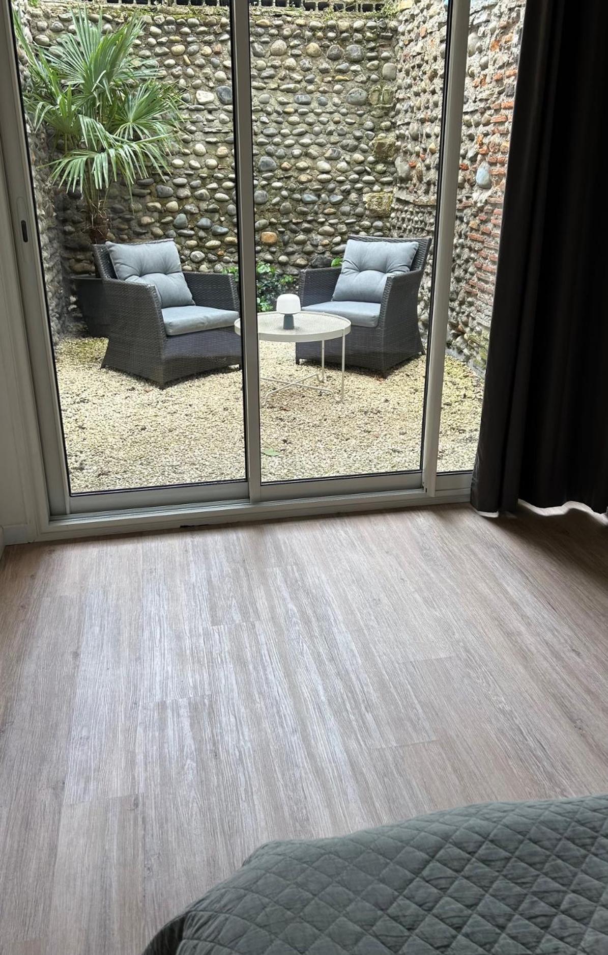 Le Patio : Appartement Chic 3 Chambres Au Coeur De بو المظهر الخارجي الصورة